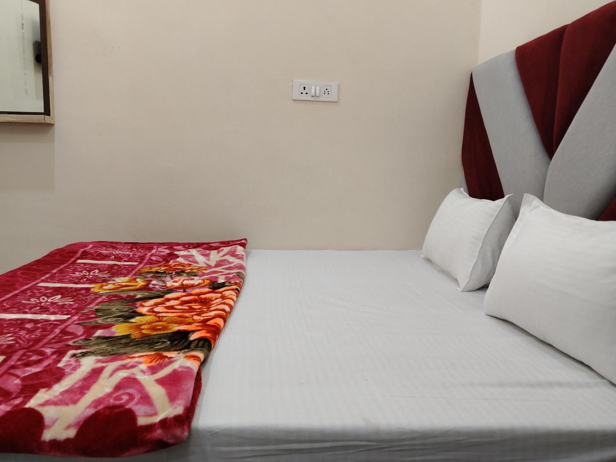 Rudraksha Hotel - Varanasi, Varanasi